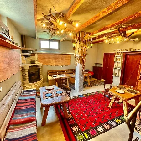 Konda Pogradec מלון Tushemisht