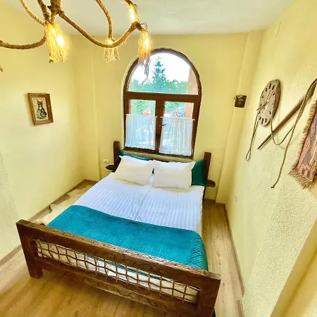 Konda Pogradec מלון 4*