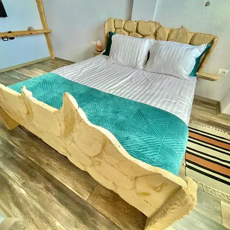 Konda Pogradec מלון Tushemisht