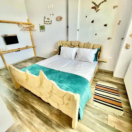 מלון Konda Pogradec Tushemisht