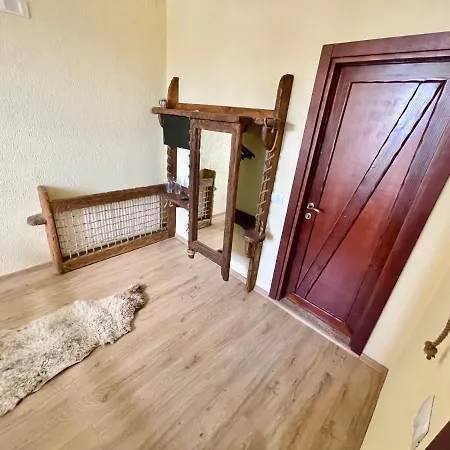 Konda Pogradec מלון 4*