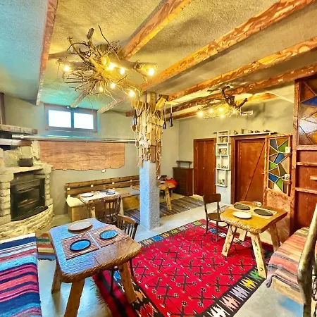 Konda Pogradec מלון