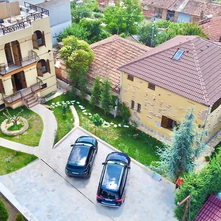 Konda Pogradec ホテル 4*