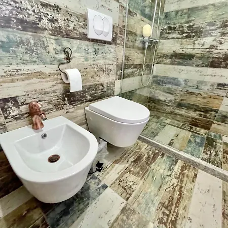 Konda Pogradec Hotel 4*