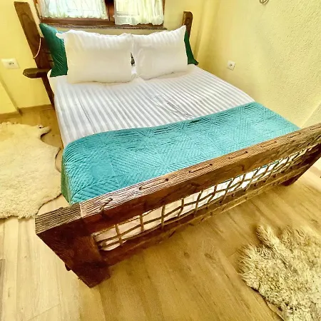 Konda Pogradec Hotell