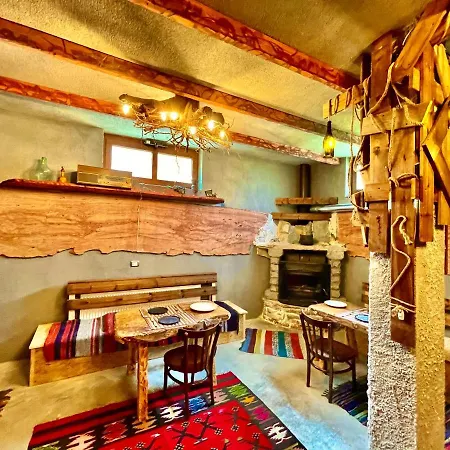 Konda Pogradec Hotell