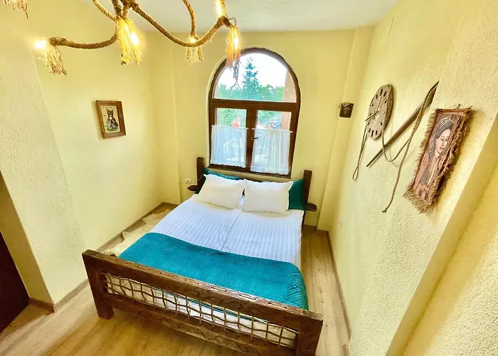 Konda Pogradec 酒店 4*
