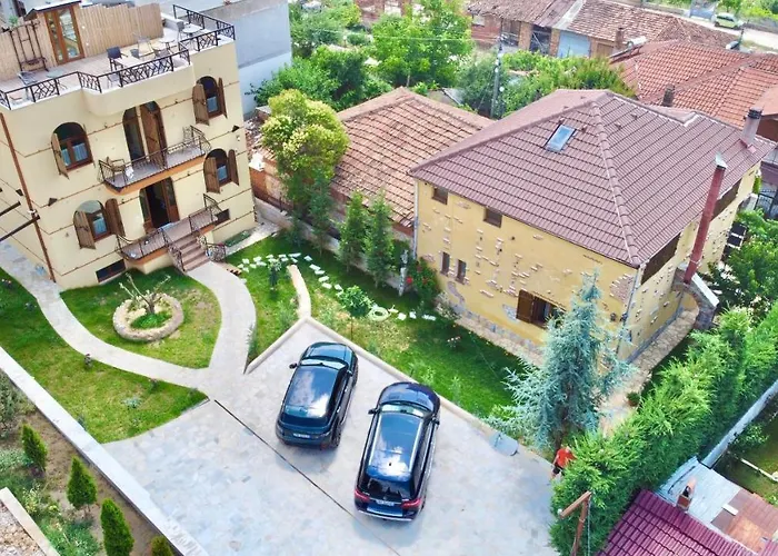 Konda Pogradec 酒店 4*